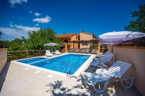 E-M Apartments with Private pool